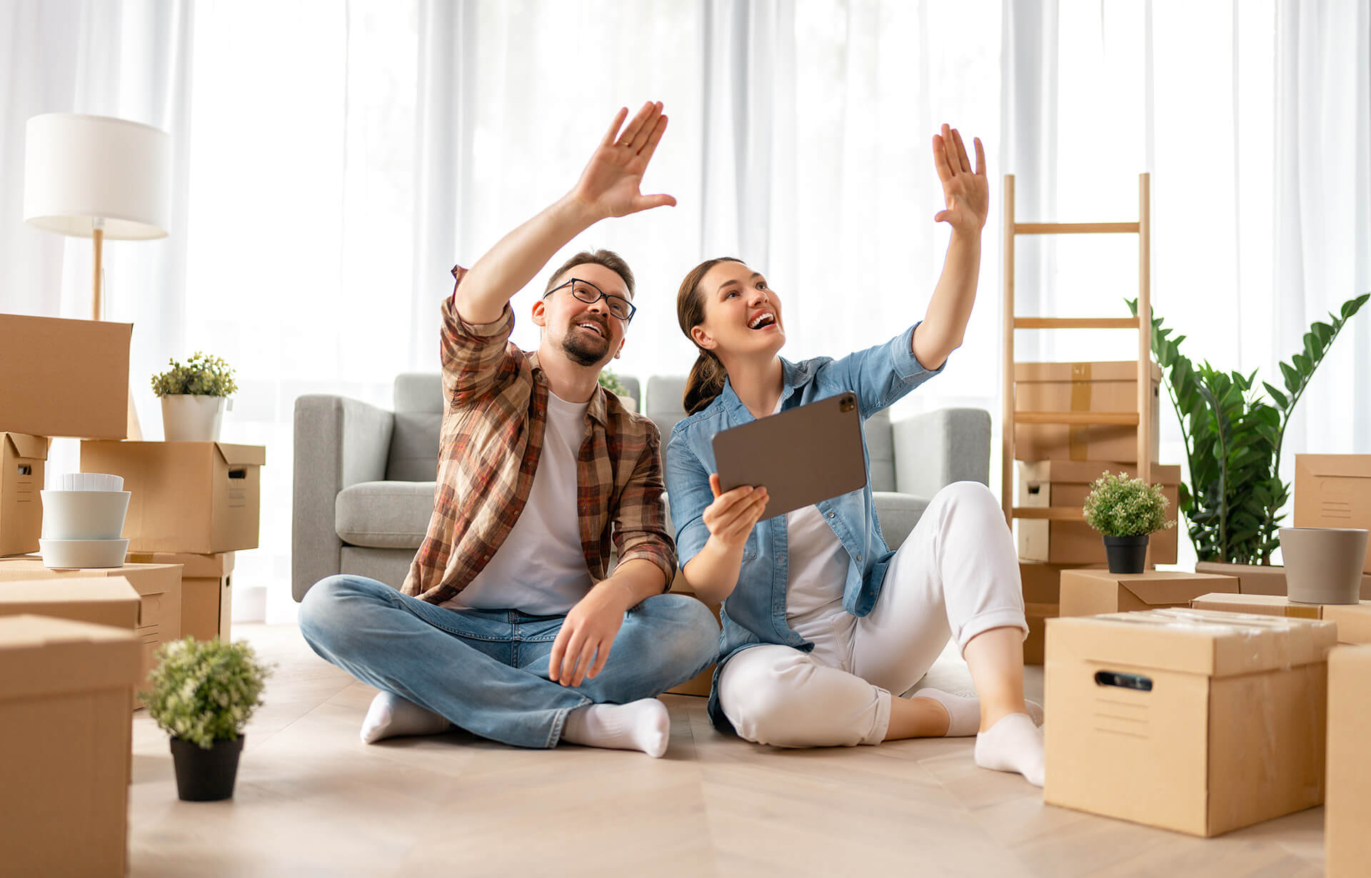 couple-are-moving-to-new-apartment